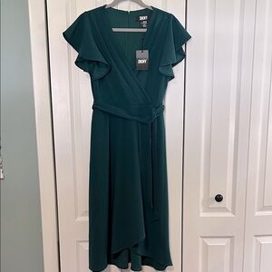 DKNY women’s Short Sleeve V-Neck Solid 
Bottom Wrap A-Line Dress Forest Green